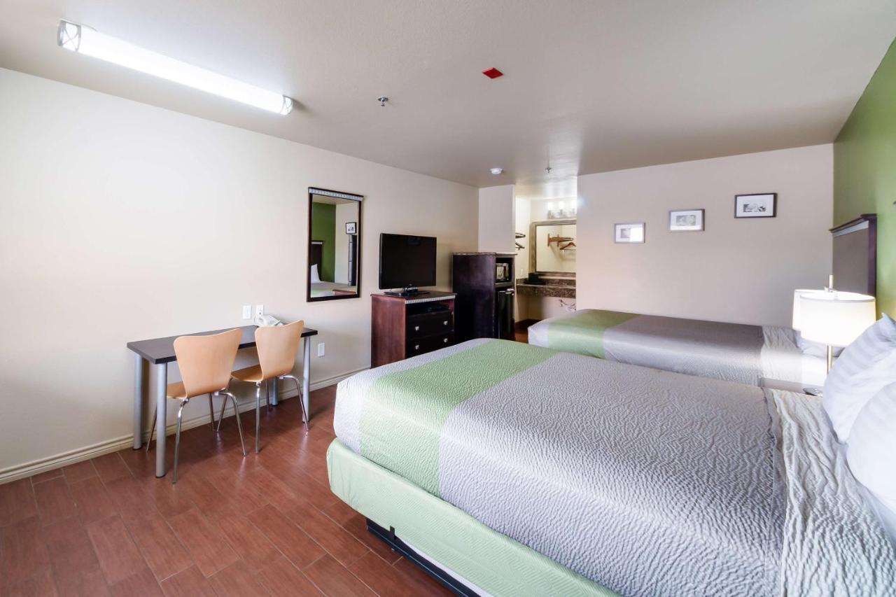 Motel 6 Флоресвілл Екстер'єр фото