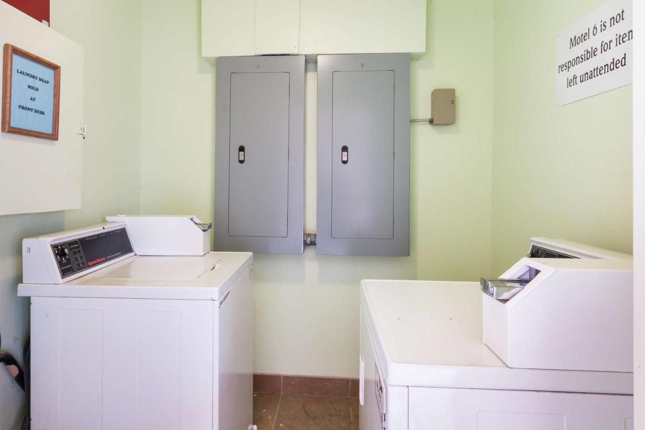 Motel 6 Флоресвілл Екстер'єр фото